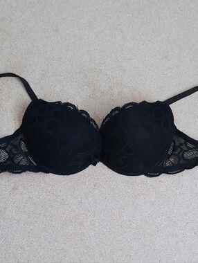 NWOT Gorgeous Lace La Senza Padded Push Up Bra with Winged Band 32C